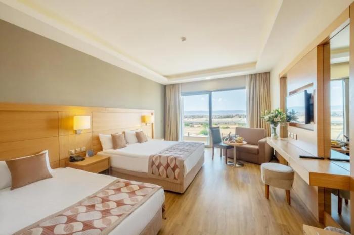 Salamis Bay Conti Resort Hotel & Casino Фамагуста Номер фото A room at the hotel