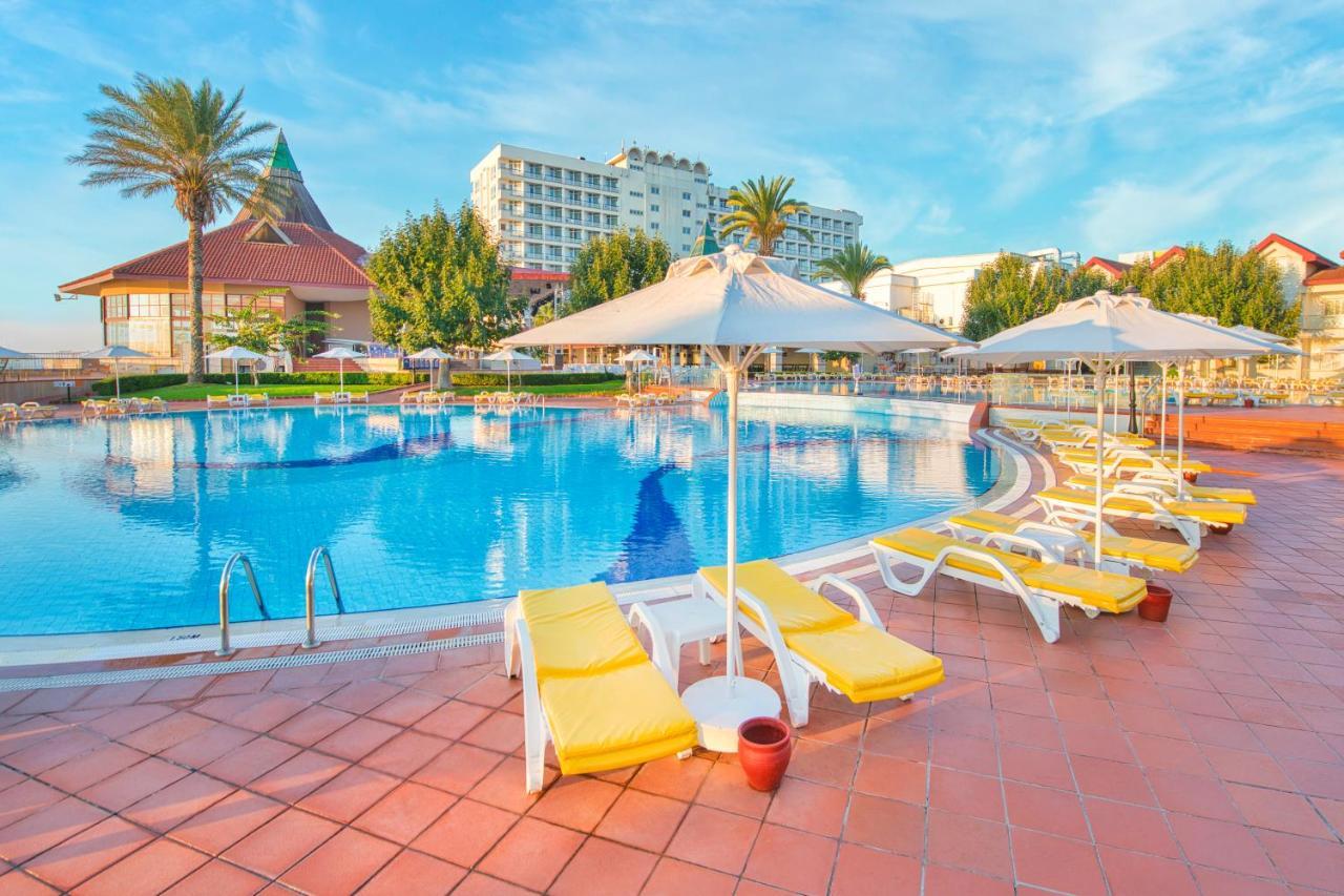 Salamis Bay Conti Resort Hotel & Casino Фамагуста Экстерьер фото A pool at a hotel in Turkey
